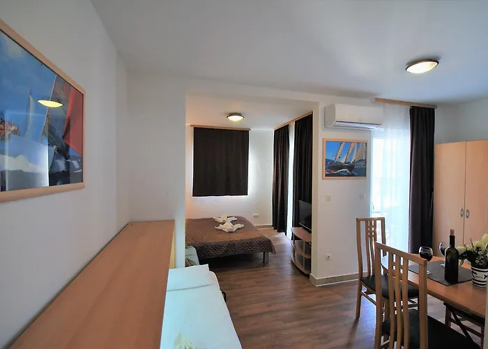 Nautica * Betina (Sibenik-Knin)