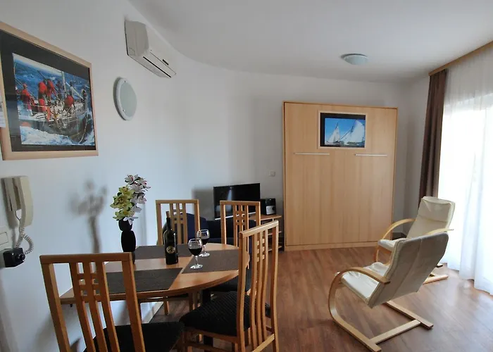 Nautica * Betina (Sibenik-Knin)